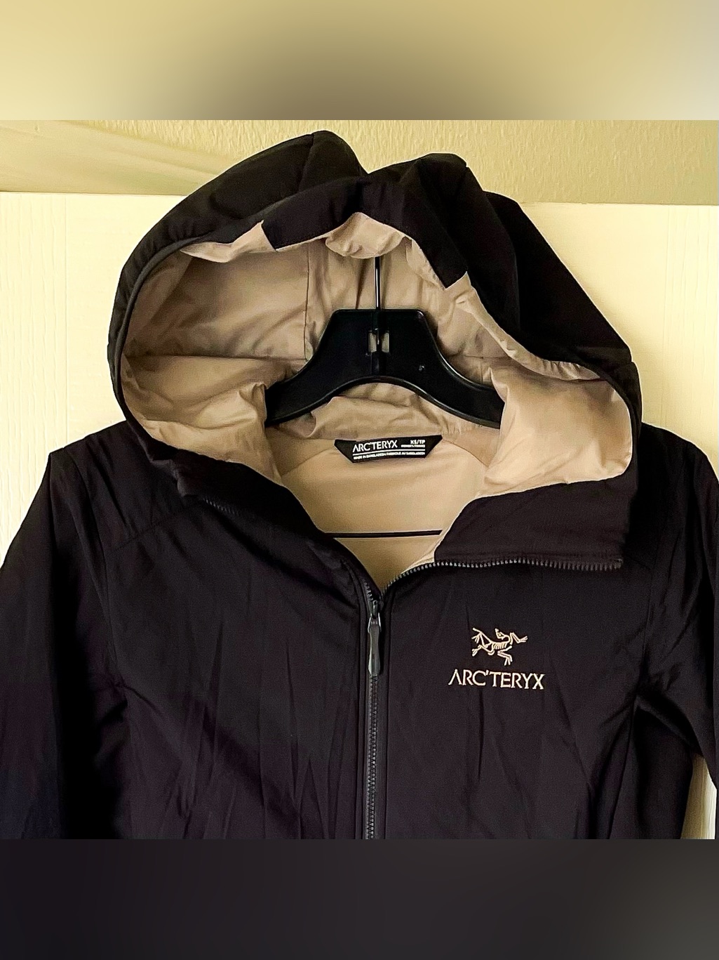 Arc’teryx Atom Lt Hoody Insulated Jacket Black Sand Xs Euc — image 4 of 8